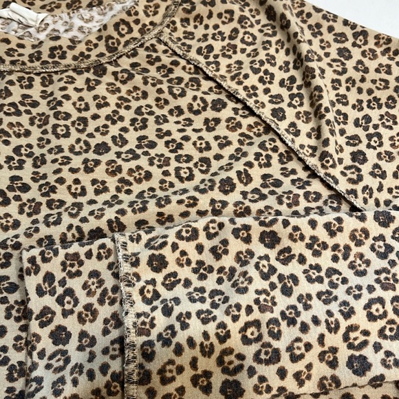 Leopard 🐆 print long sleeve top. - Picture 7 of 7